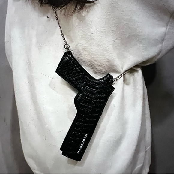 Pistol shaped Crossbody purse - Picture 7 of 8
